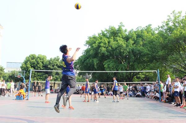 http://news.qut.edu.cn/__local/E/49/E7/0E50B6EDFF1769BFEA21203CDFA_9DD4D959_1CF0B.jpg